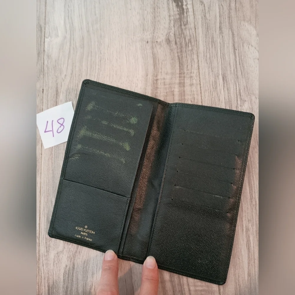 LOUIS VUITTON TAIGA BI-FOLD LONG SLIM WALLET LEATHER FOREST GREEN